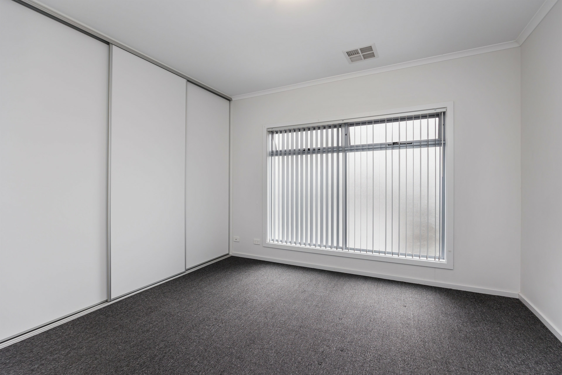 4 Grundy Road, LIGHTSVIEW