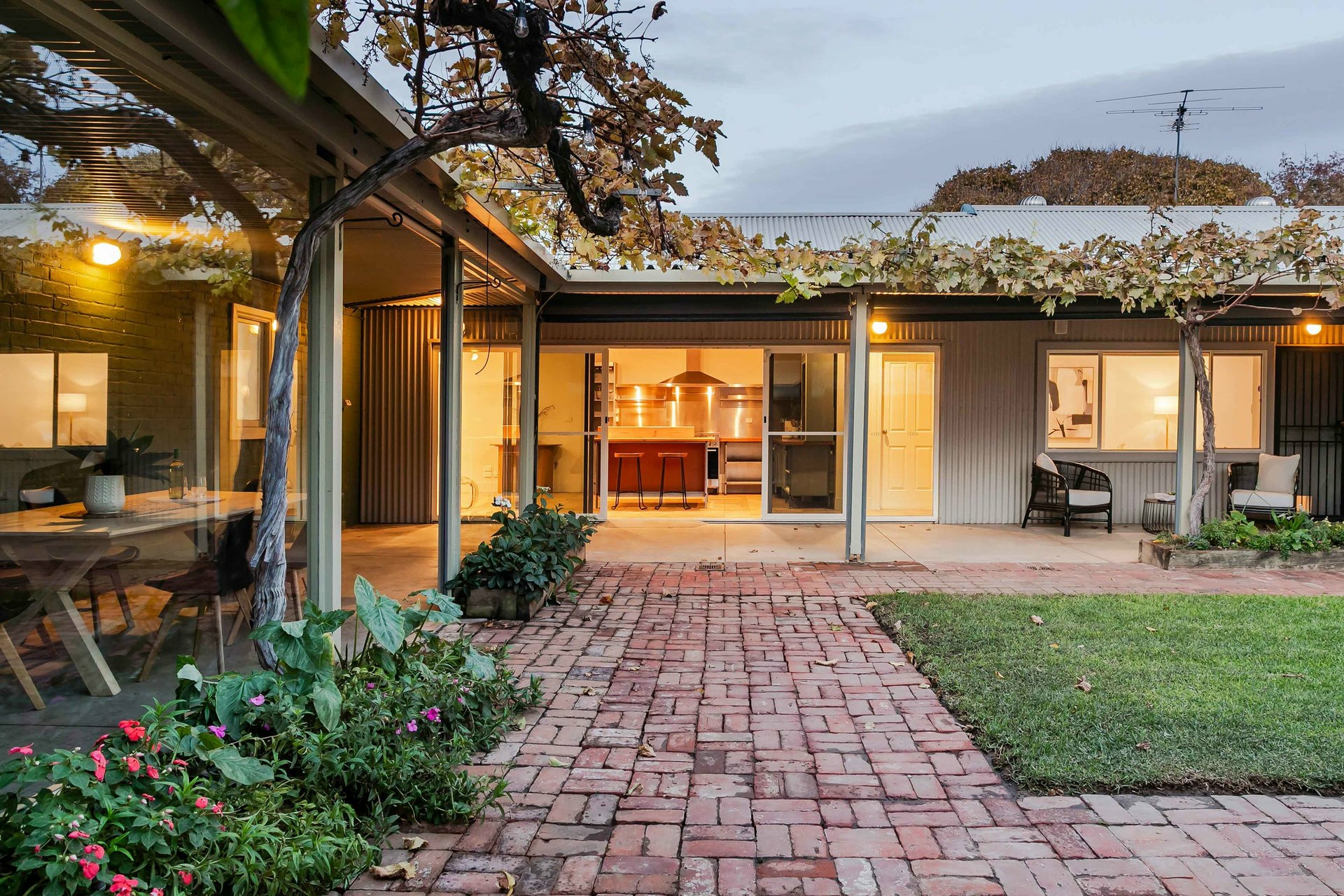 13 Cowra Street — photo 16 of 18