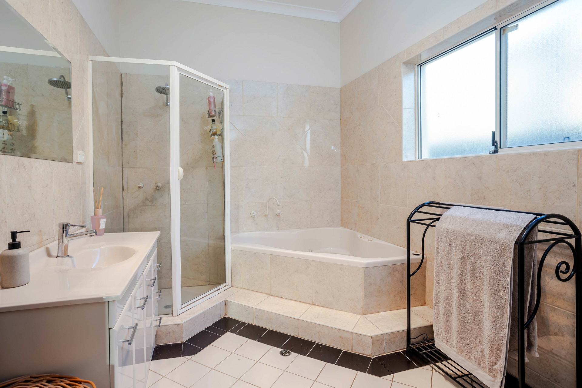 28 Weaver Avenue — photo 9 of 17