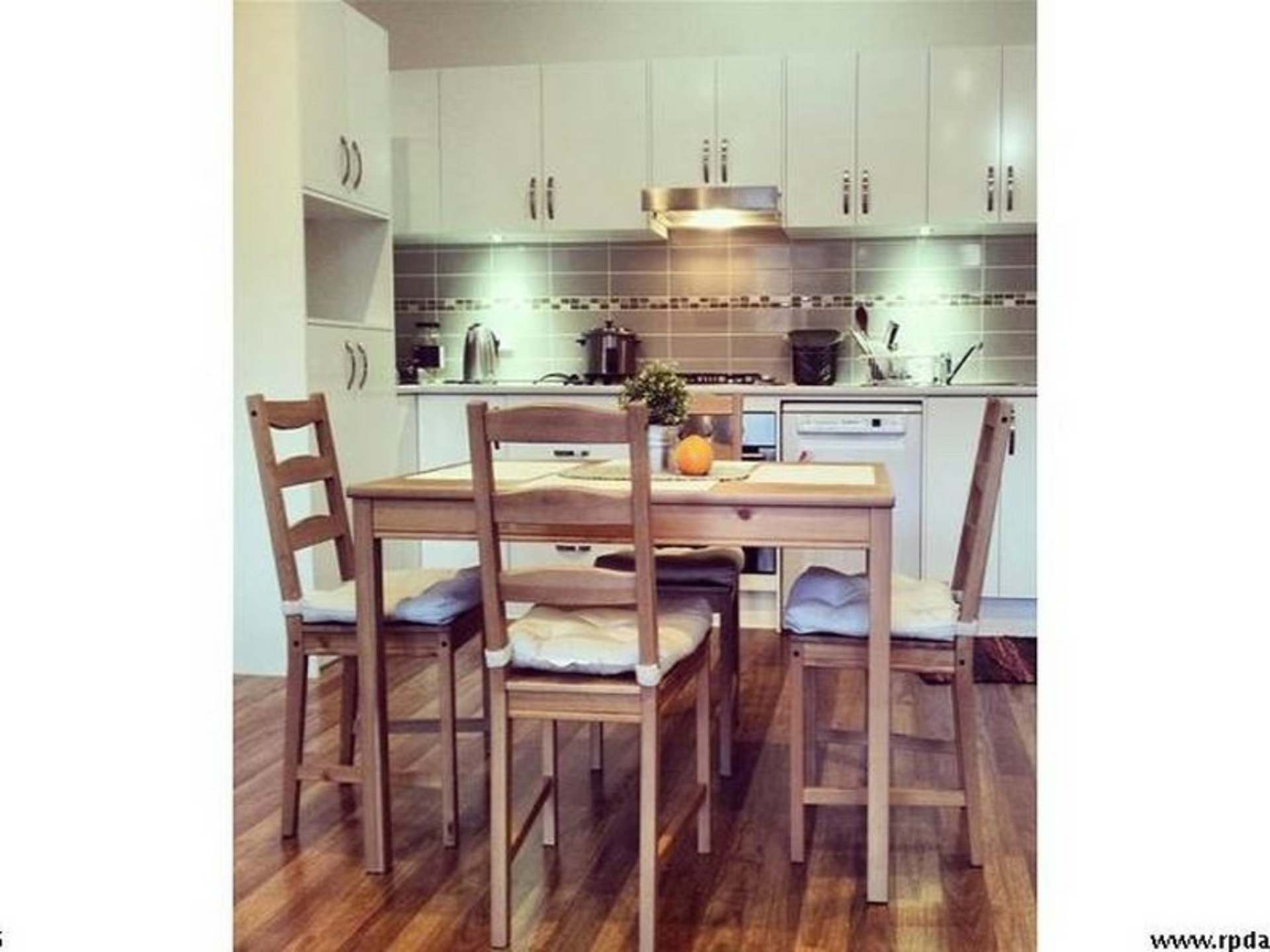 16 Jeffcott Avenue — photo 4 of 10
