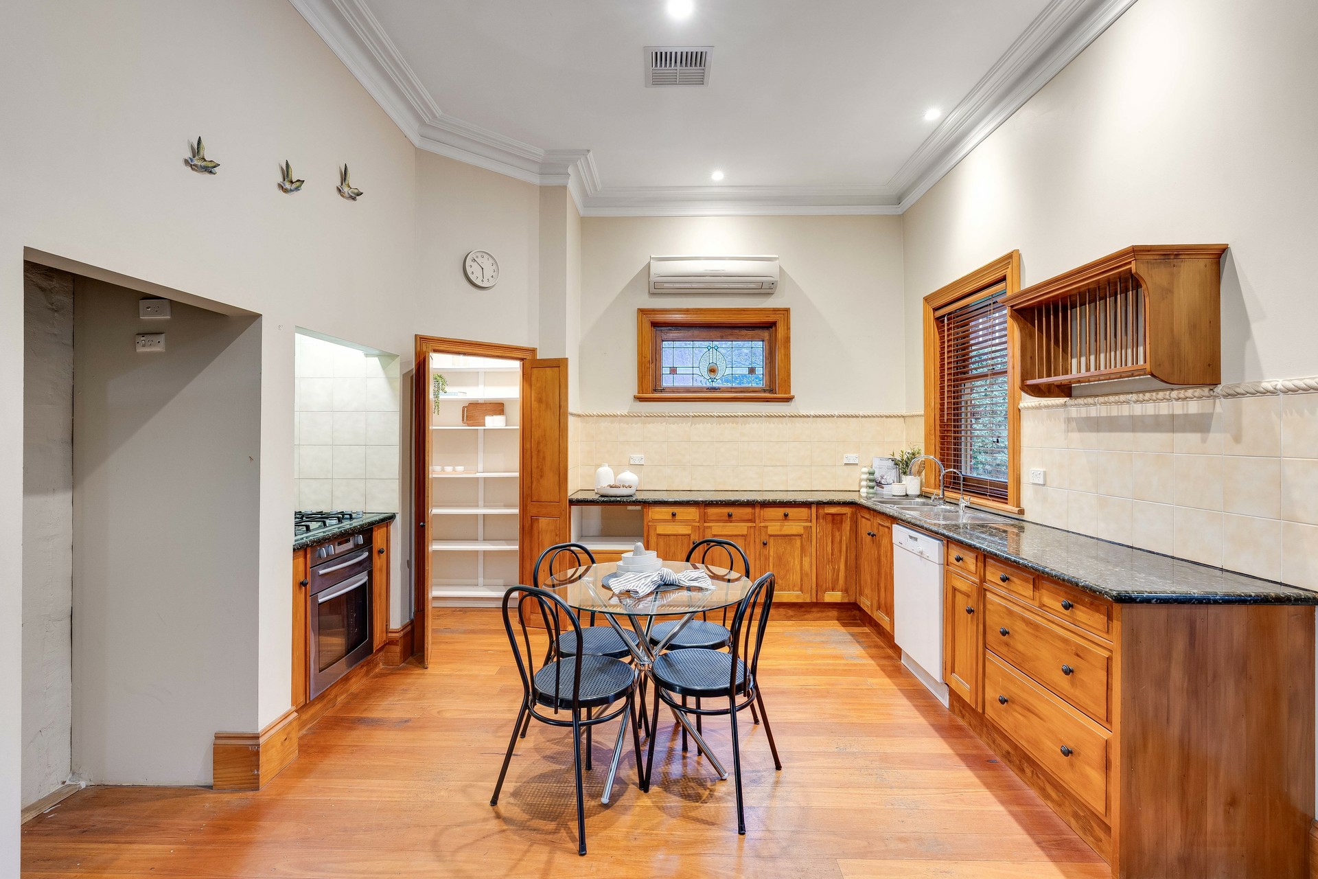 49 Cuming Street — photo 13 of 18