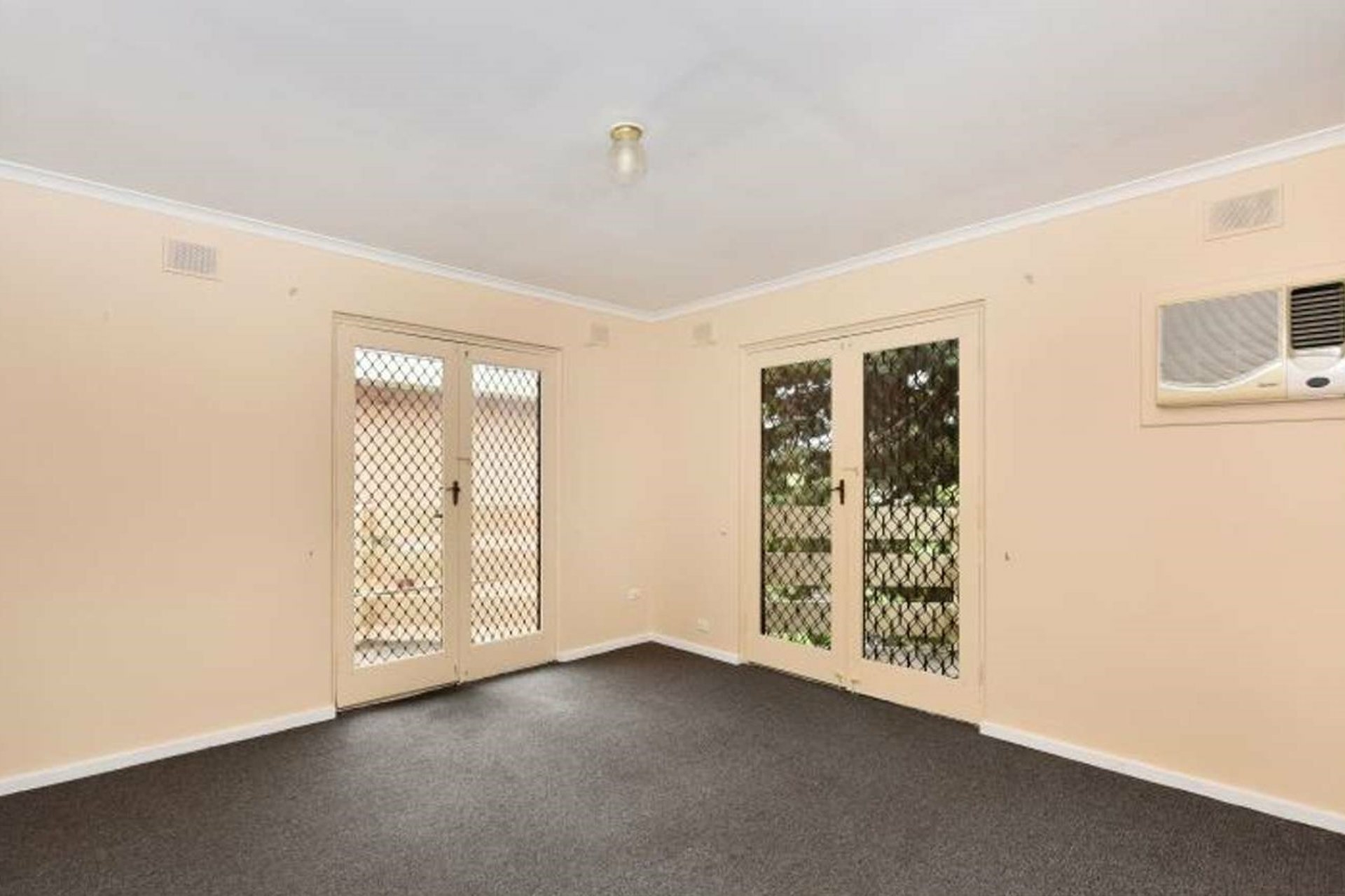 12/27 Hartley Road — photo 2 of 4