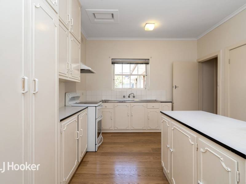 2 Sturt Avenue, TOORAK GARDENS