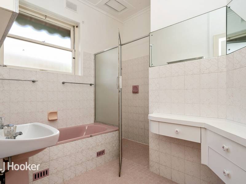 2 Sturt Avenue, TOORAK GARDENS