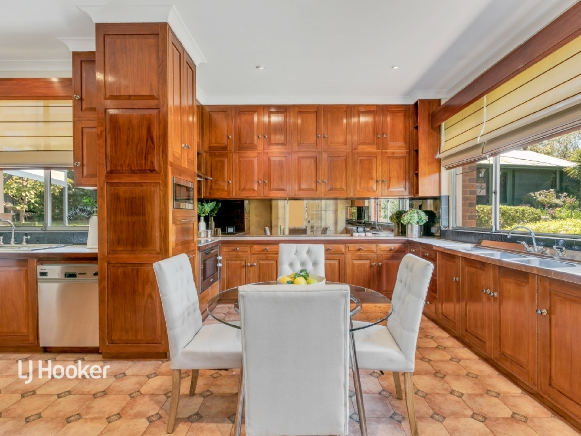 16 The Crescent, CRAFERS