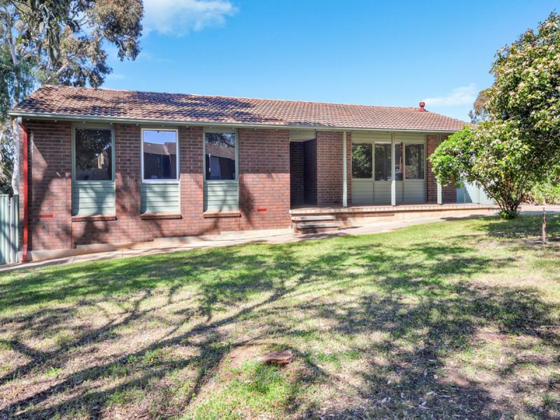 4 Milan Crescent Hackham West SA
