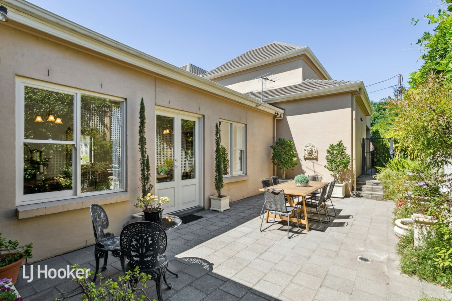 57A West Terrace, KENSINGTON GARDENS