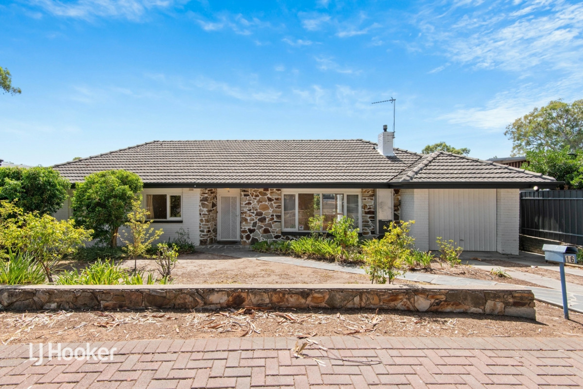 16 Dryden Avenue, HAZELWOOD PARK