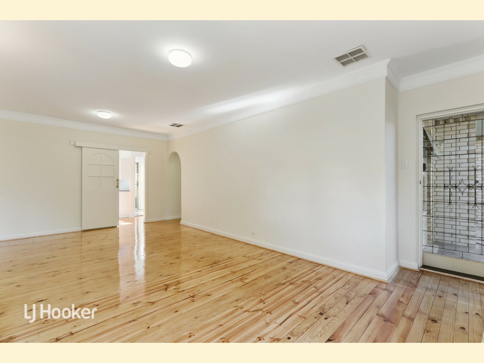 3/9 Christie Avenue — photo 4 of 10
