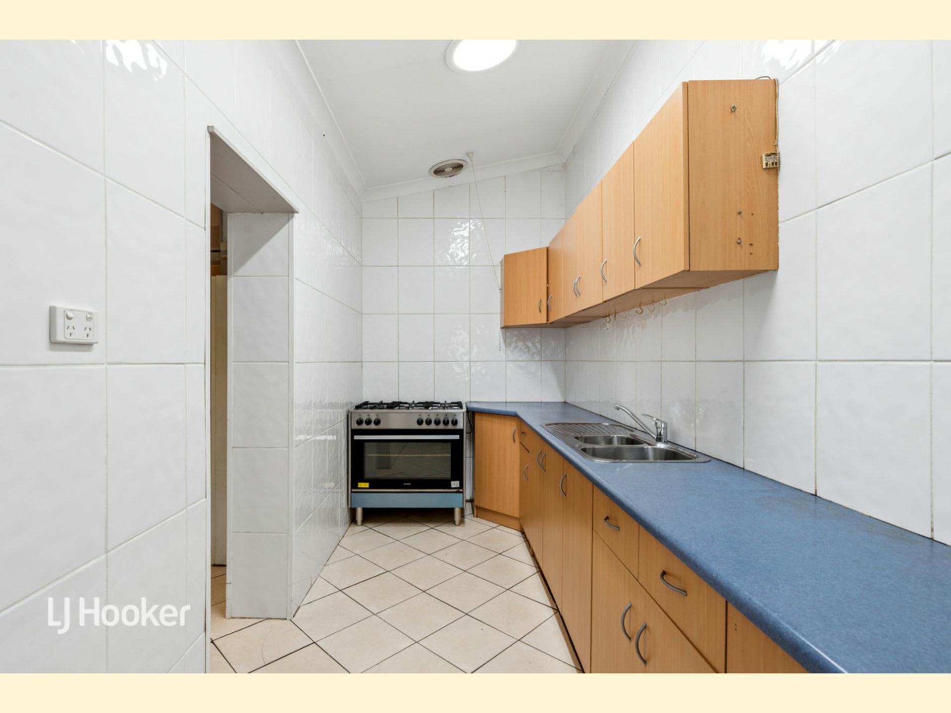 723 Marion Road — photo 4 of 10