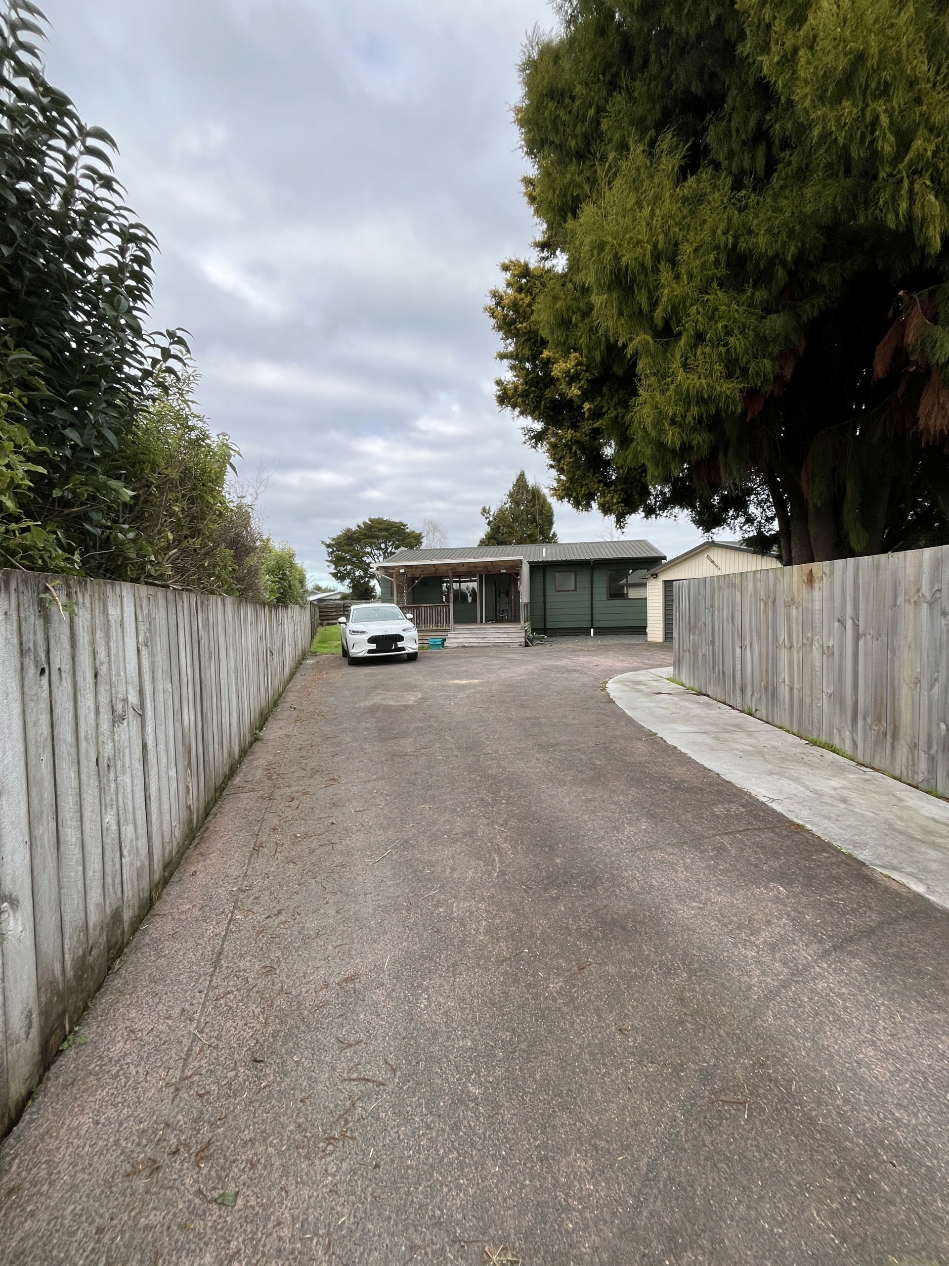 27 Divers Road, HOROTIU