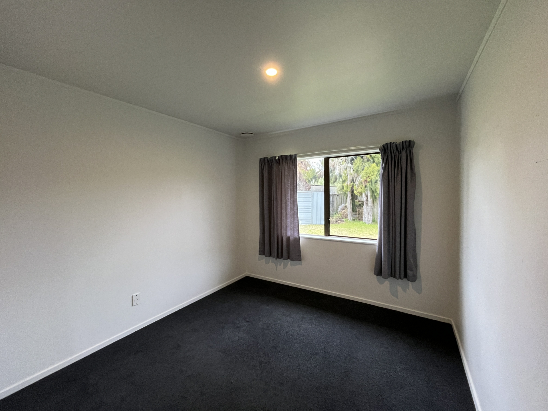 27 Divers Road, HOROTIU