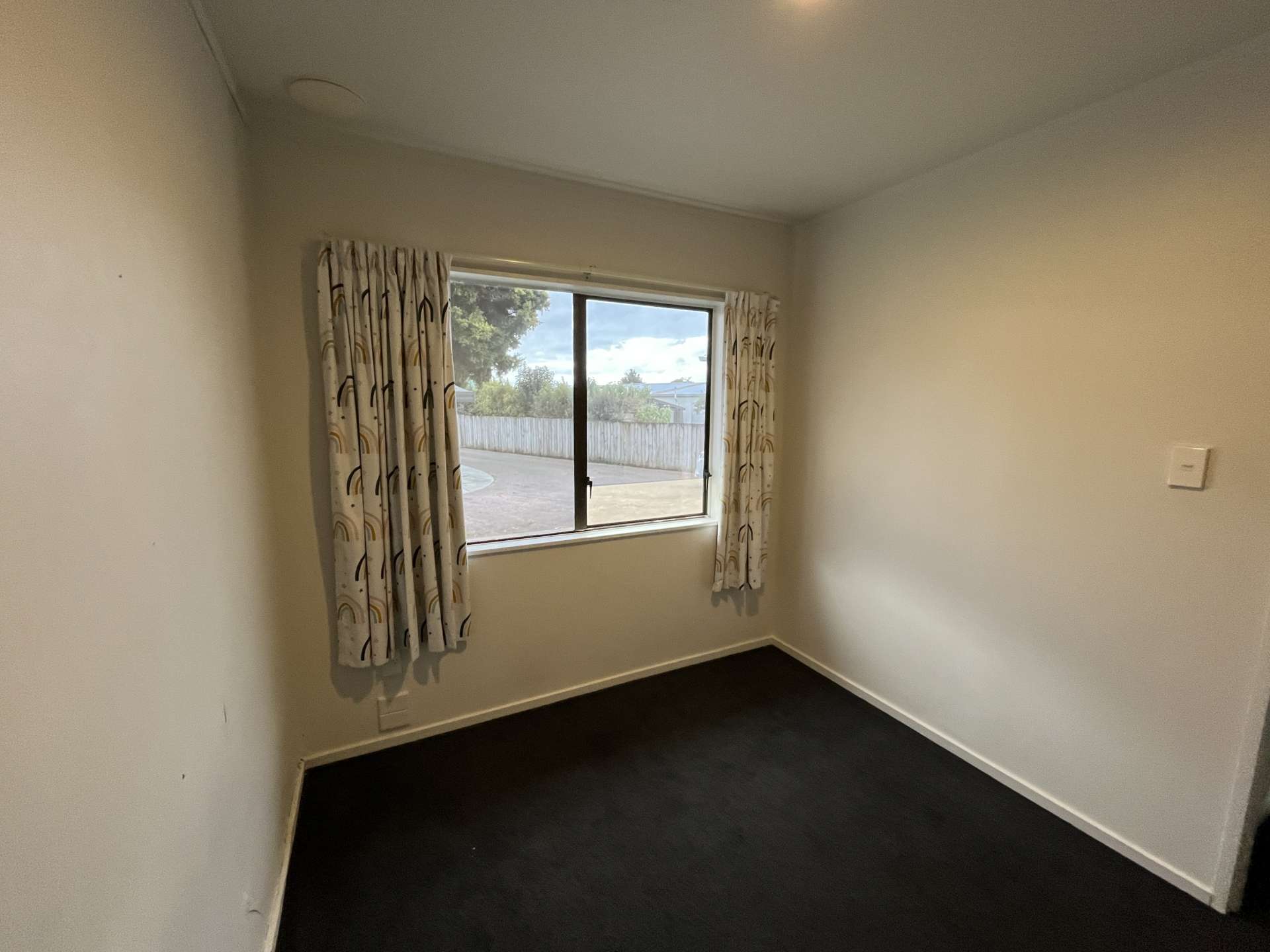 27 Divers Road, HOROTIU