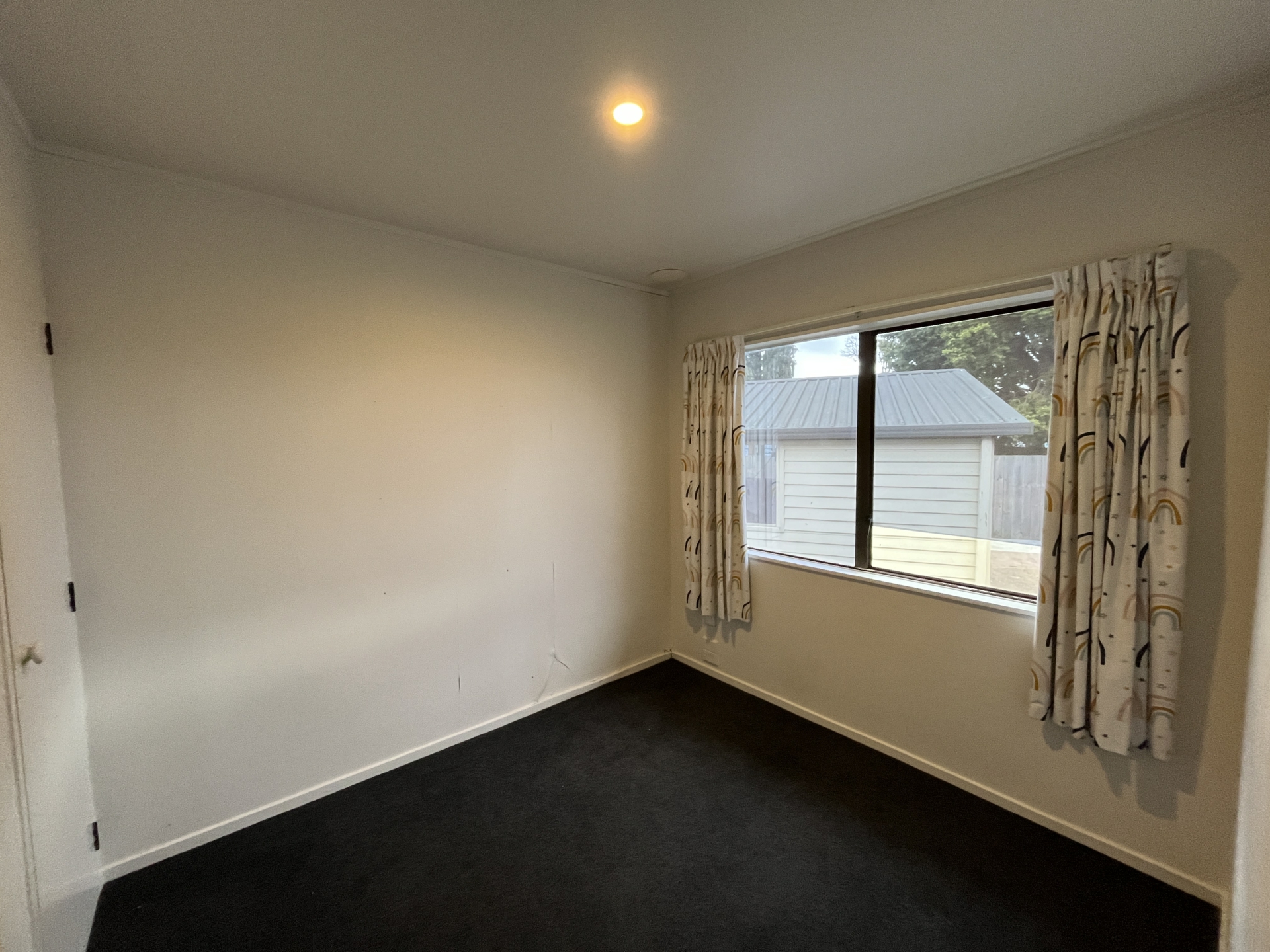27 Divers Road, HOROTIU