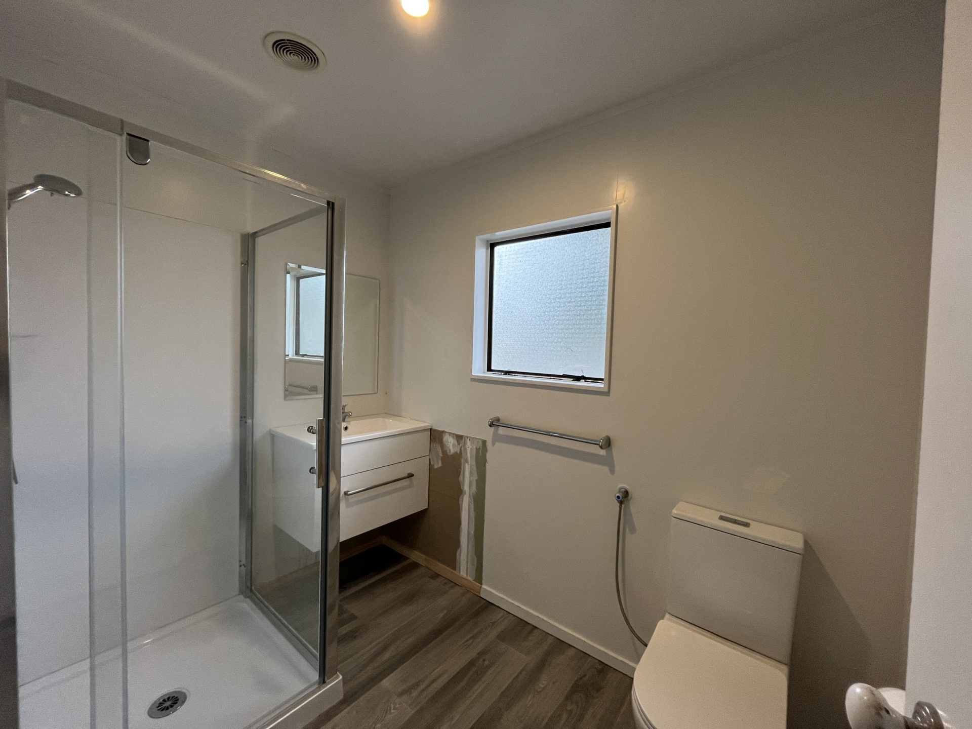 27 Divers Road, HOROTIU
