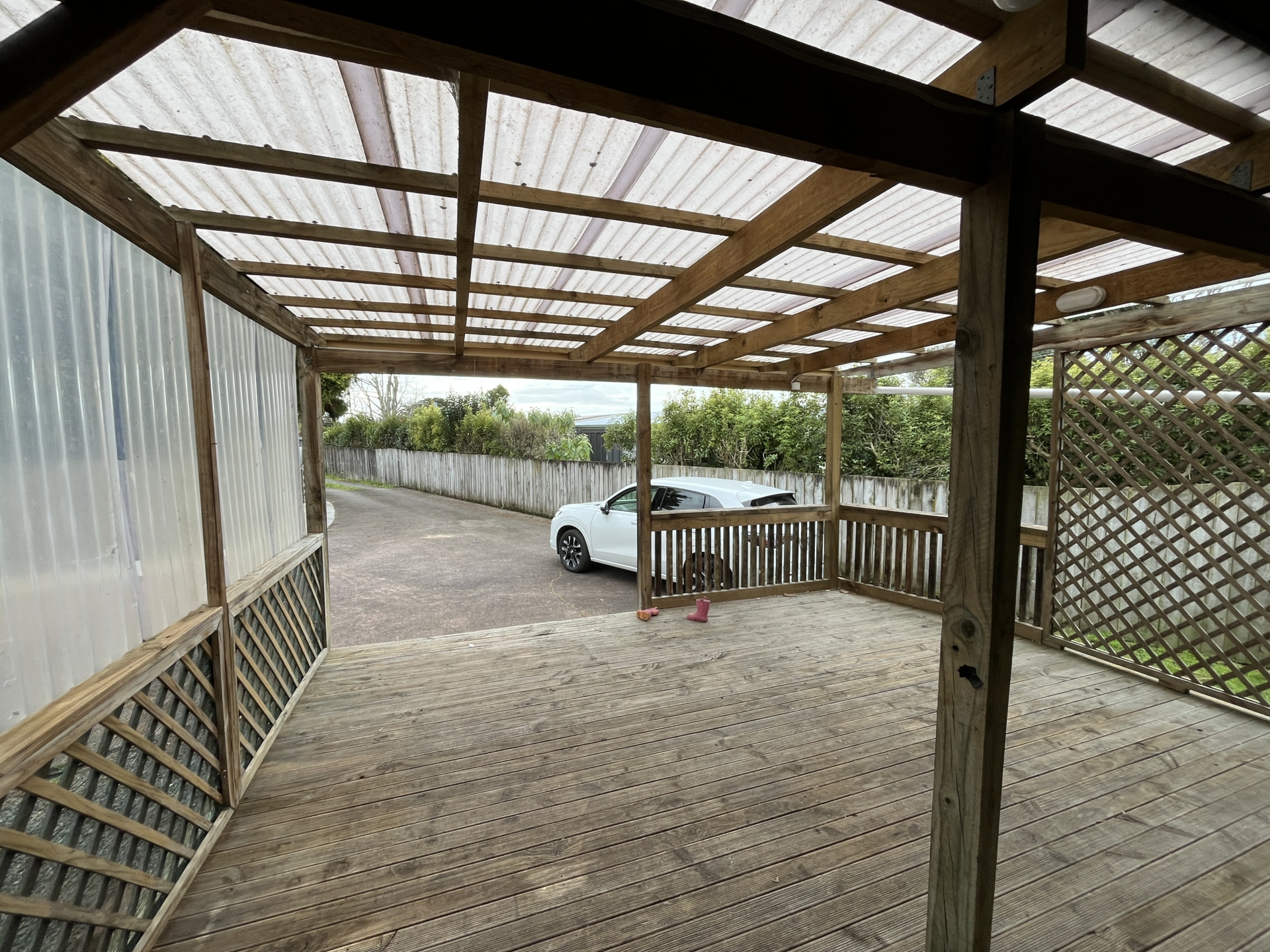 27 Divers Road, HOROTIU
