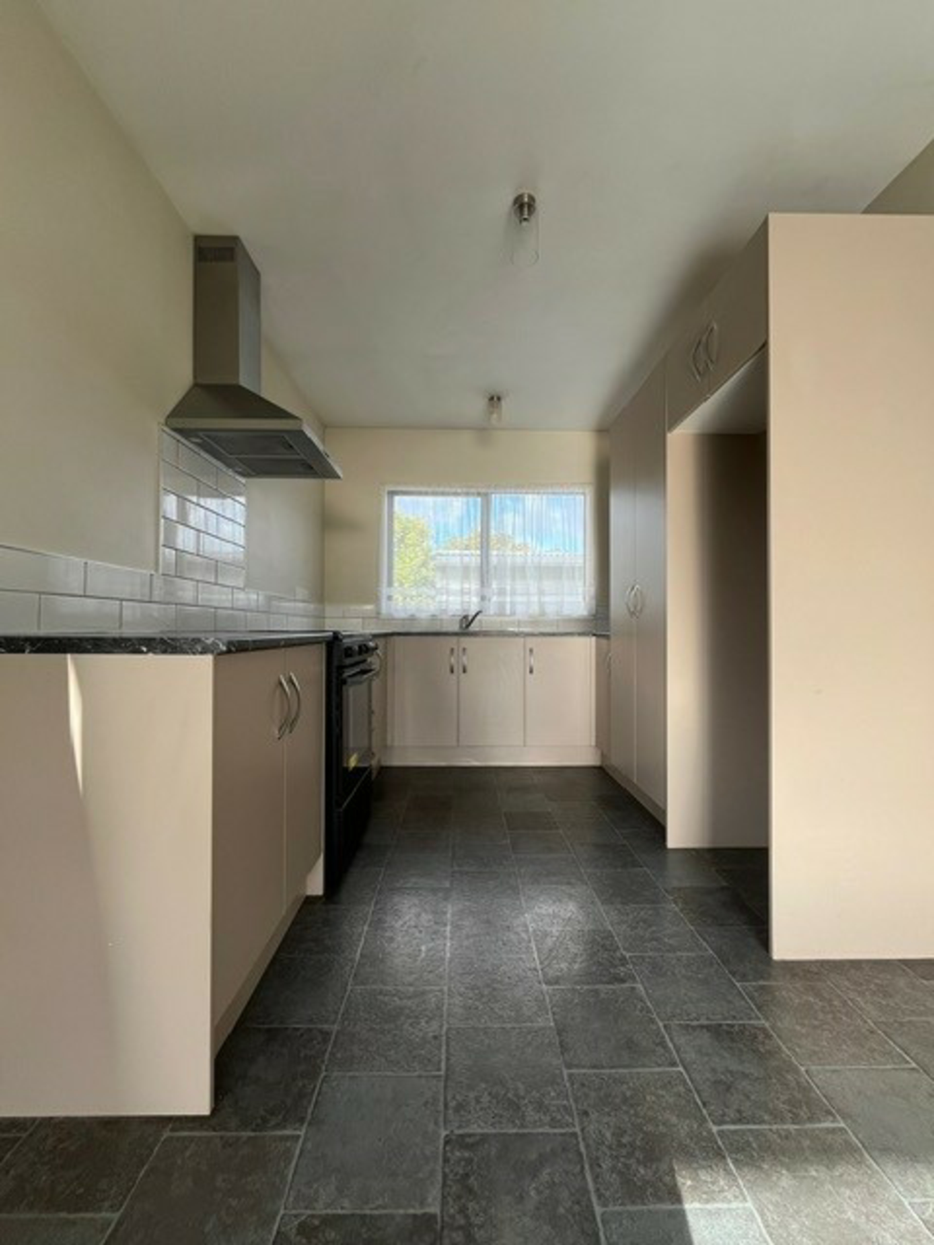 Huntly, 3700