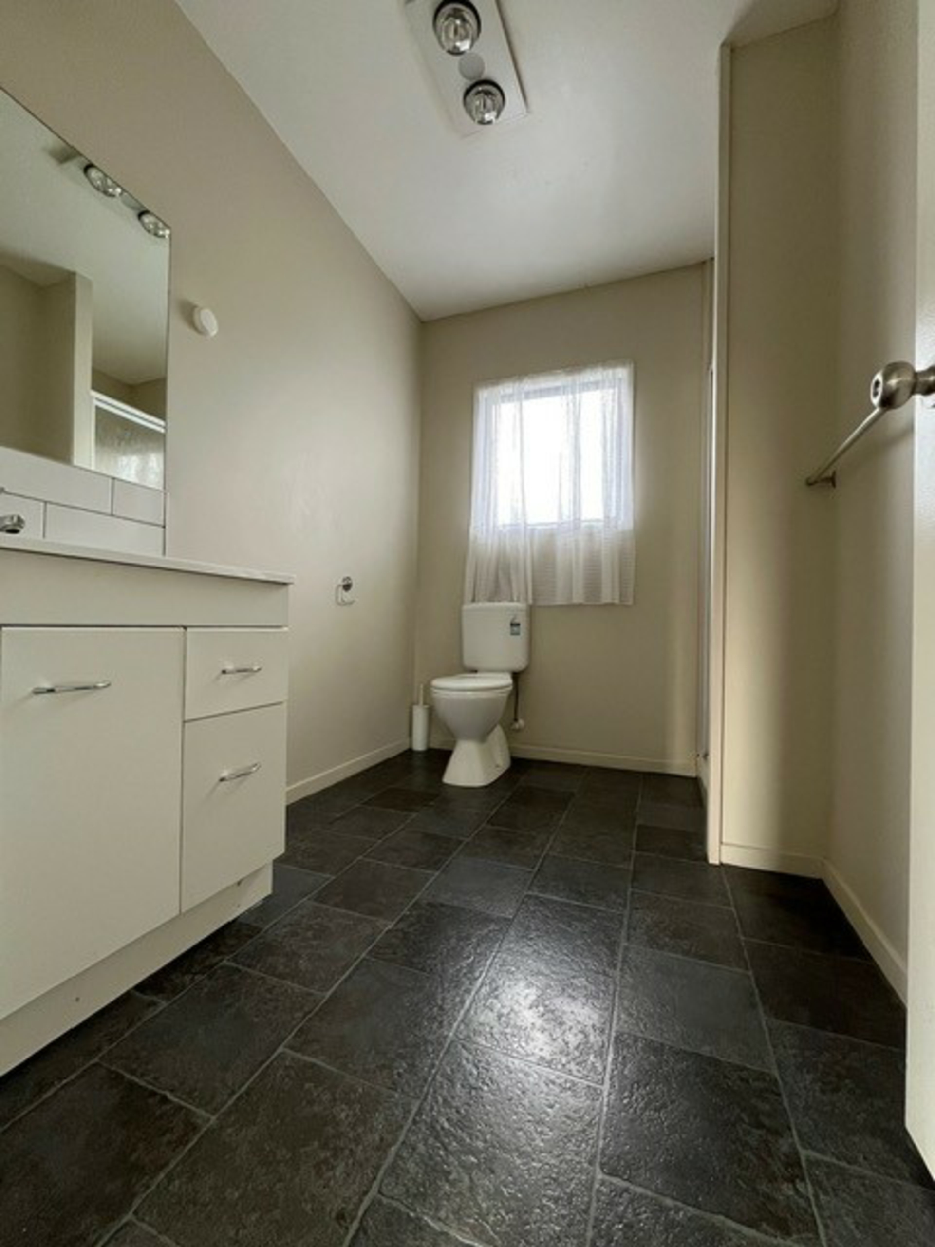 Huntly, 3700