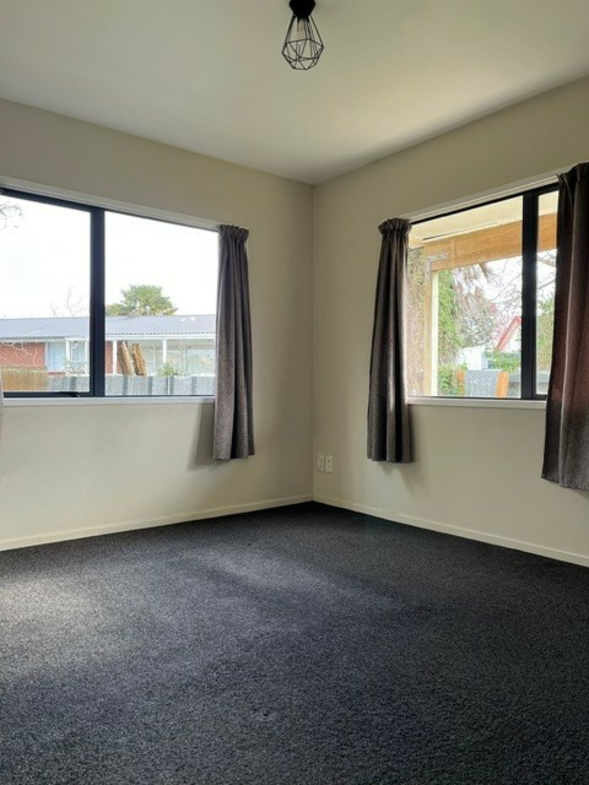 Huntly, 3700