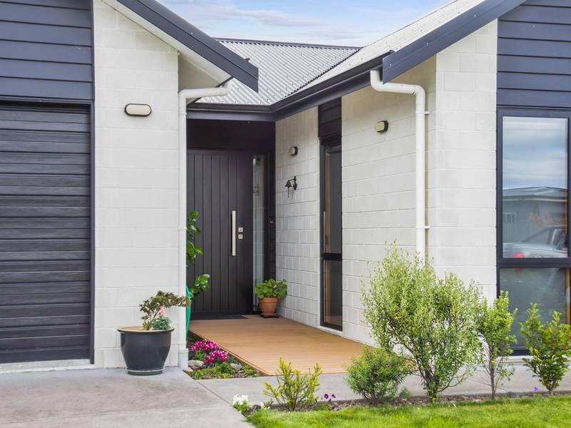 17 Plains Avenue, MASTERTON