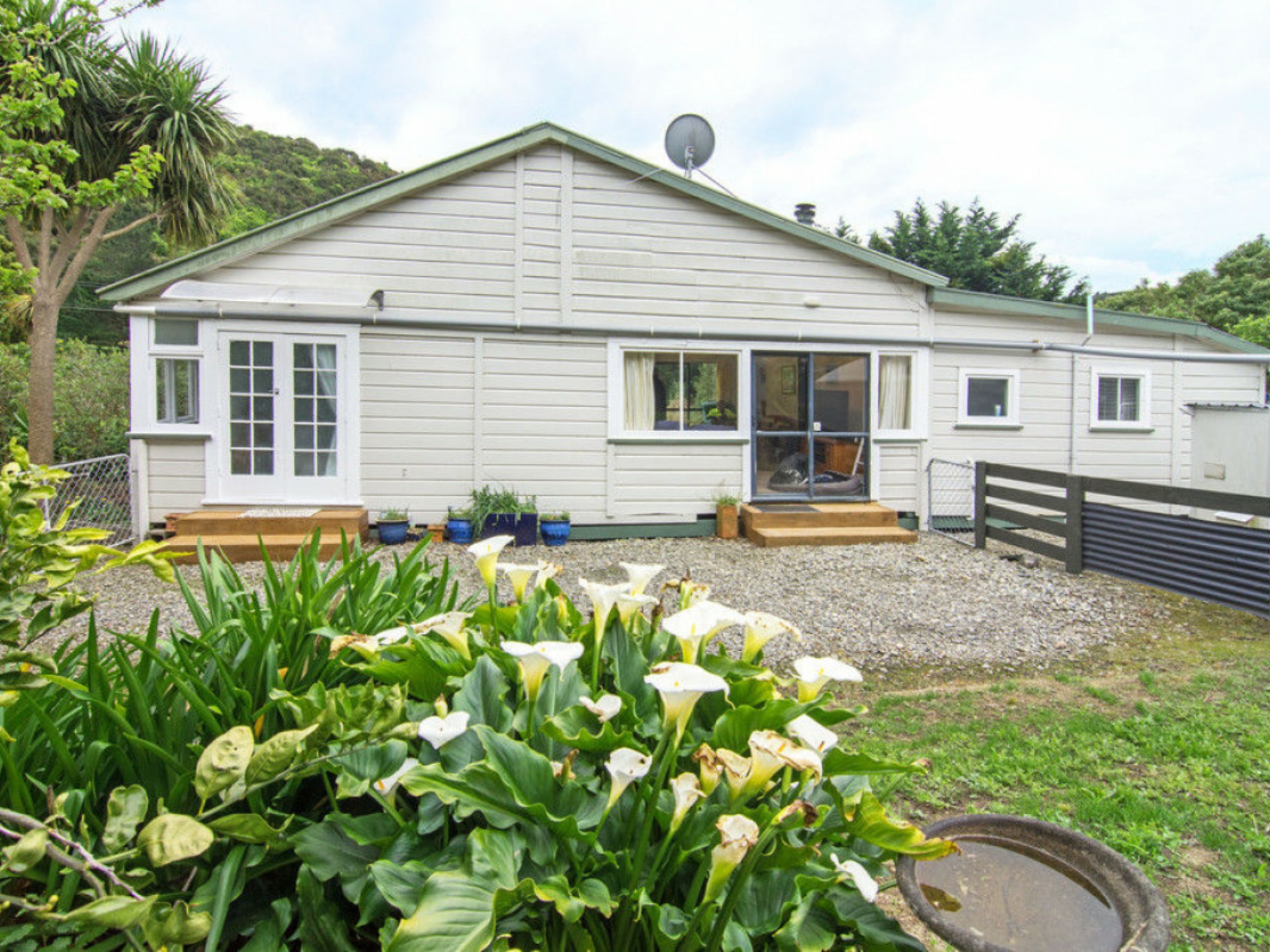 27 McLaughlin Drive Castlepoint Property Details LJ Hooker