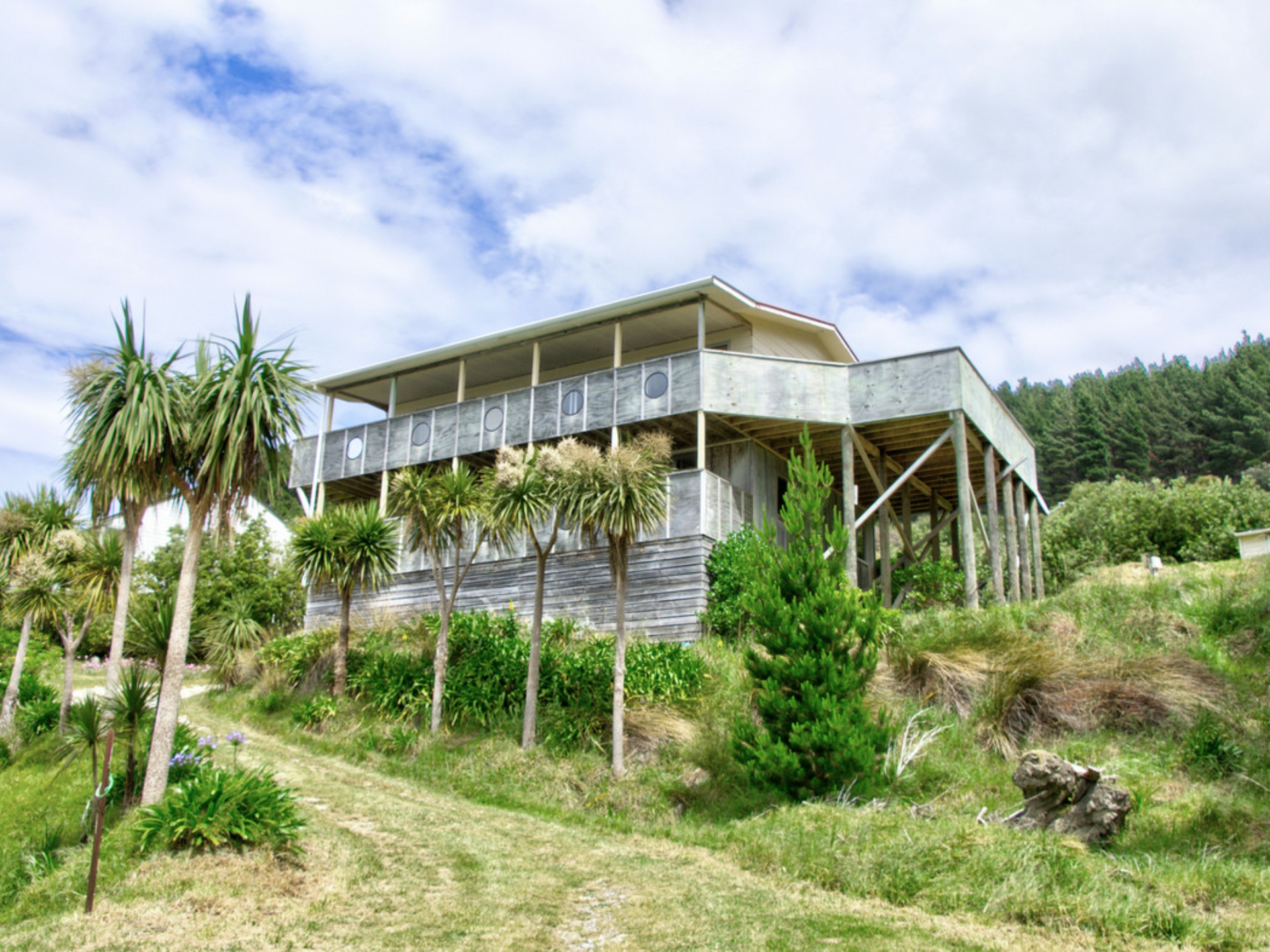 16 Sandy Bay Drive, CASTLEPOINT