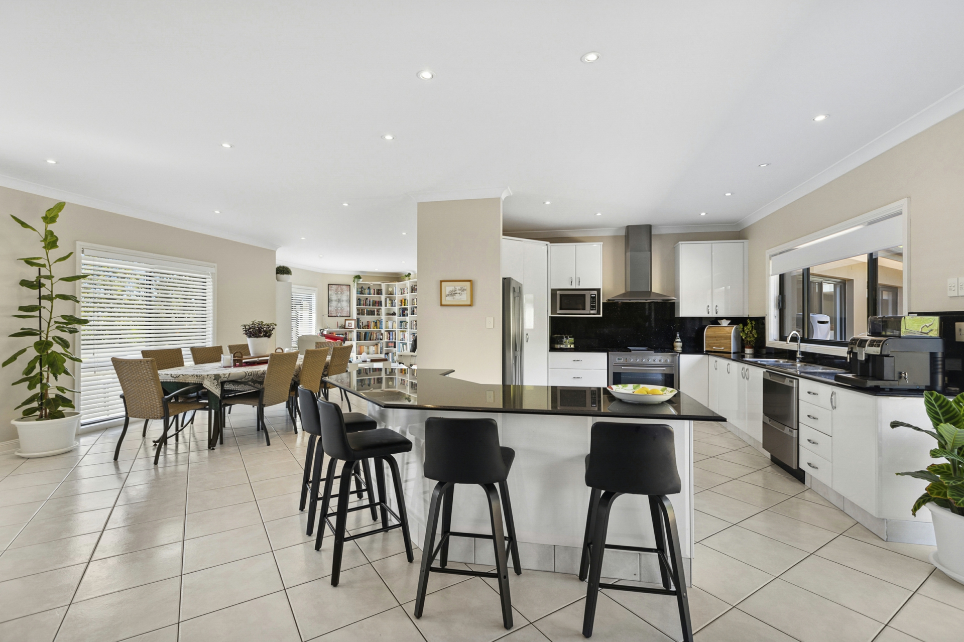 56 Waratah Road, INGLESIDE