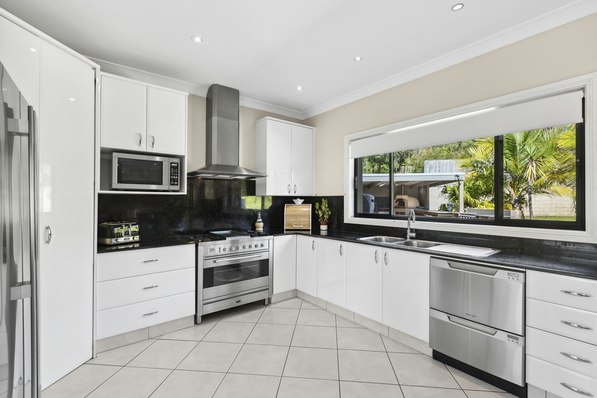 56 Waratah Road, INGLESIDE