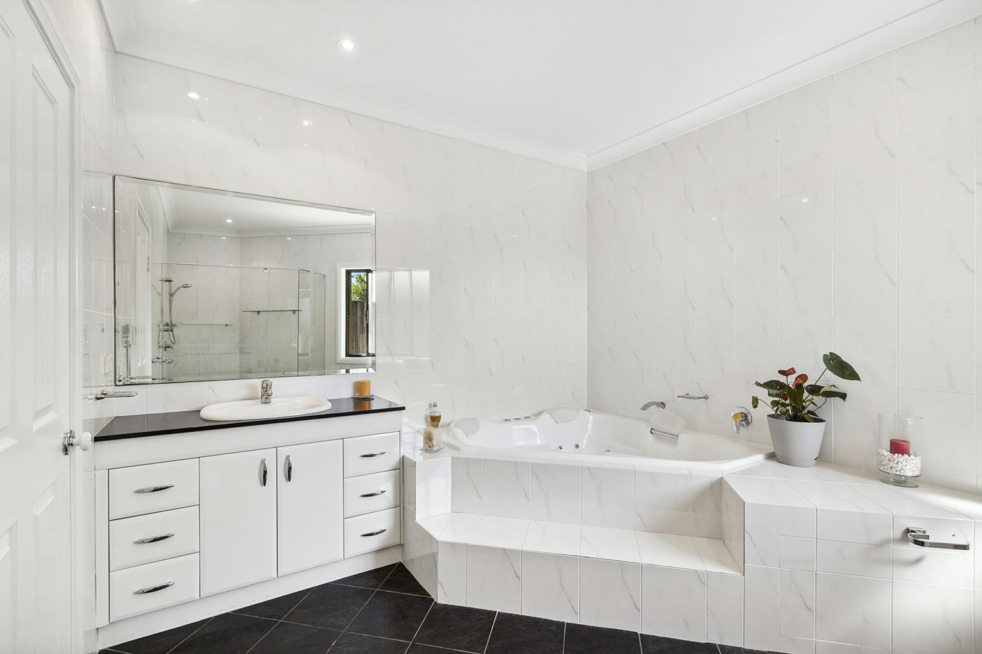 56 Waratah Road, INGLESIDE