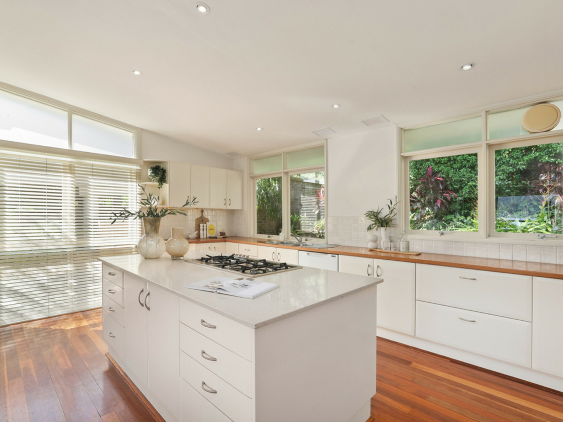 34 Prince Alfred Parade, NEWPORT