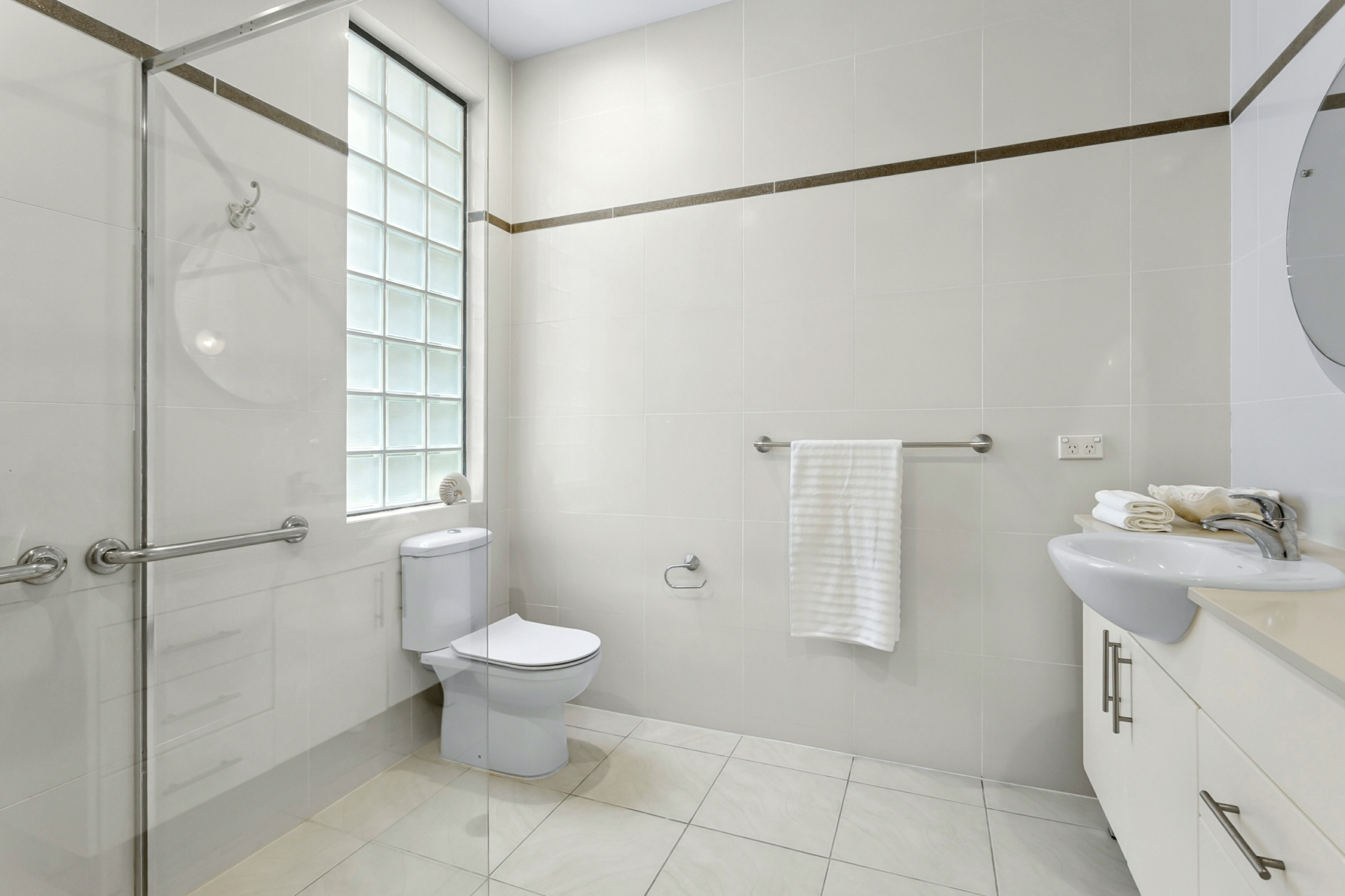 4/5 Central Road, AVALON BEACH