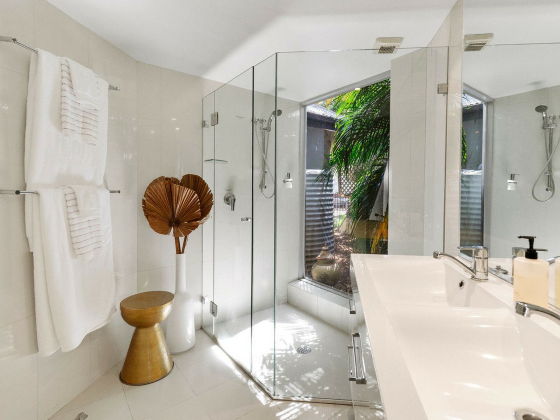 10 Cowan Drive — photo 10 of 15