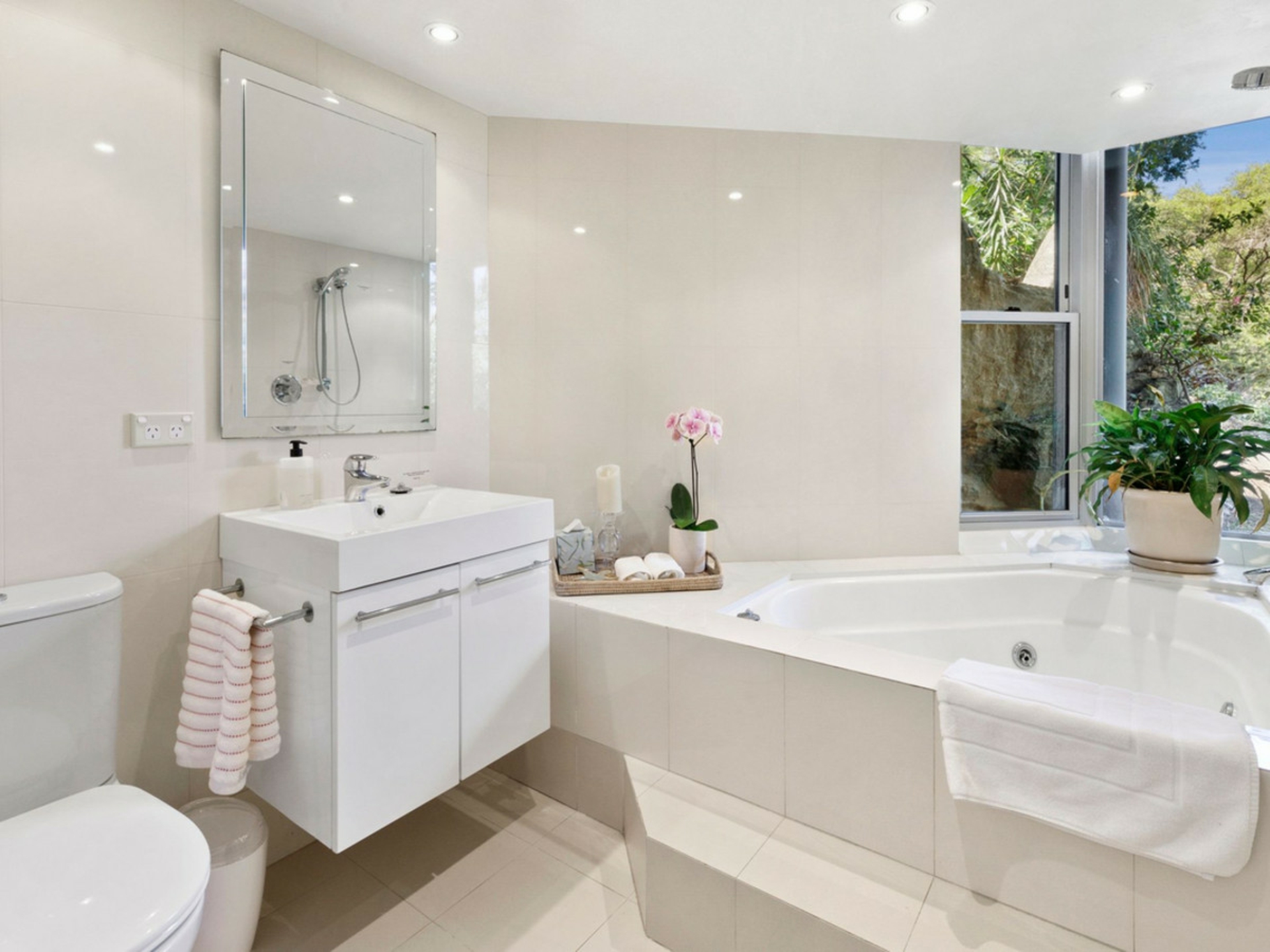 10 Cowan Drive — photo 13 of 15