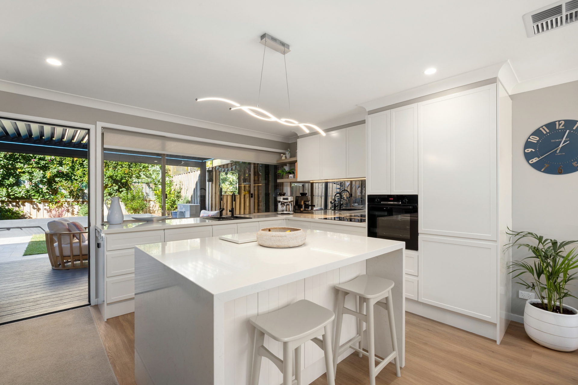 4/51-53 Darley Street East — photo 2 of 12