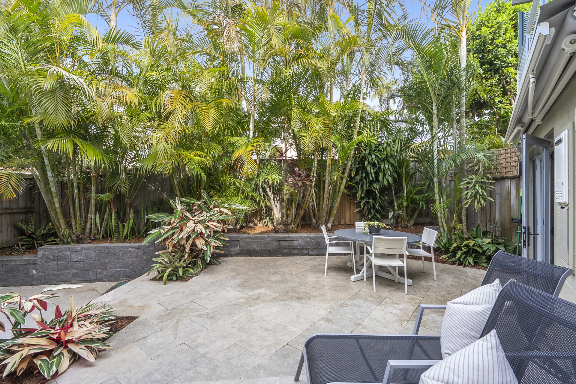 9/125 Darley Street West — photo from LJ Hooker Mona Vale