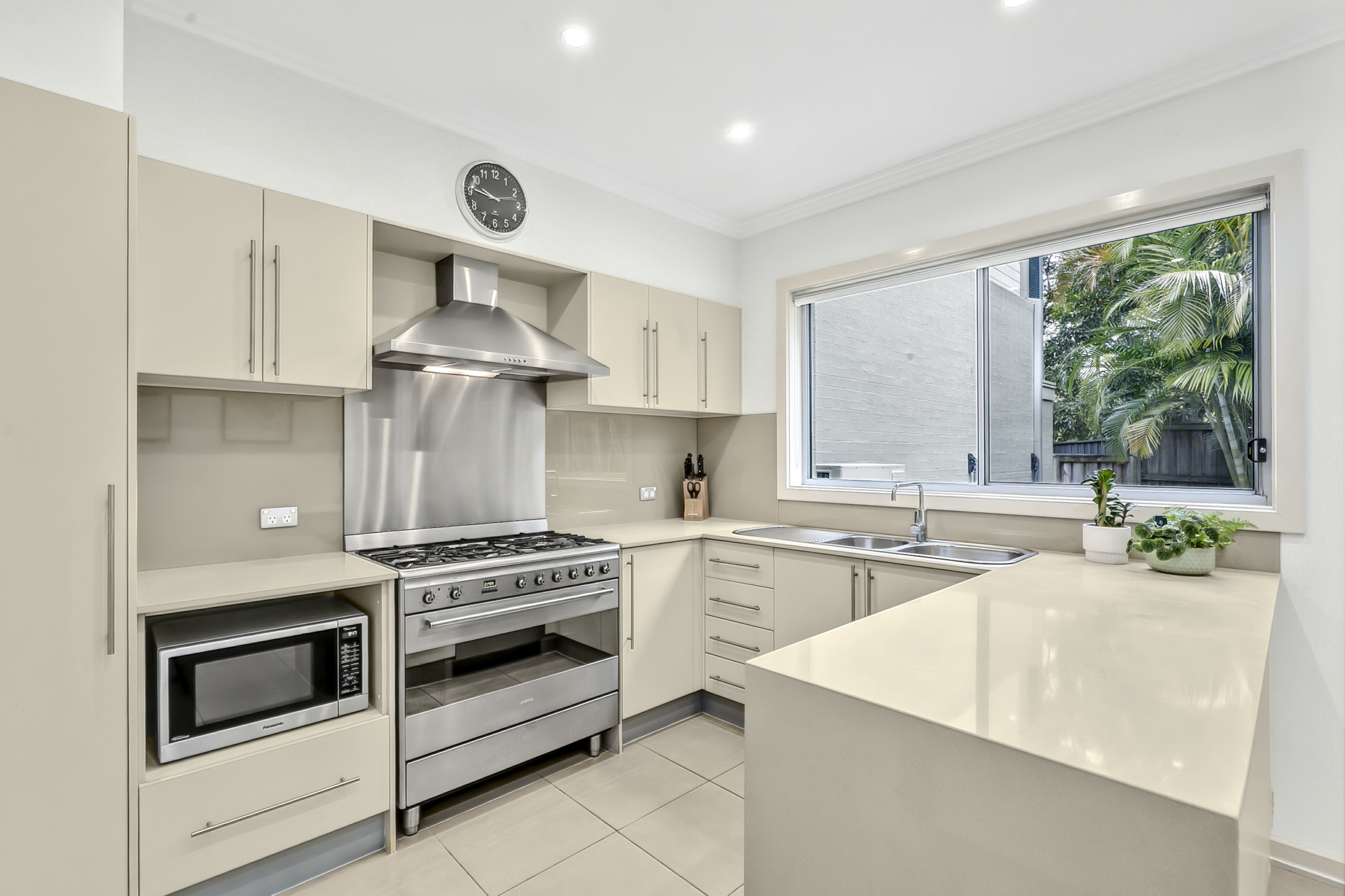 9/125 Darley Street West — photo 3 of 11