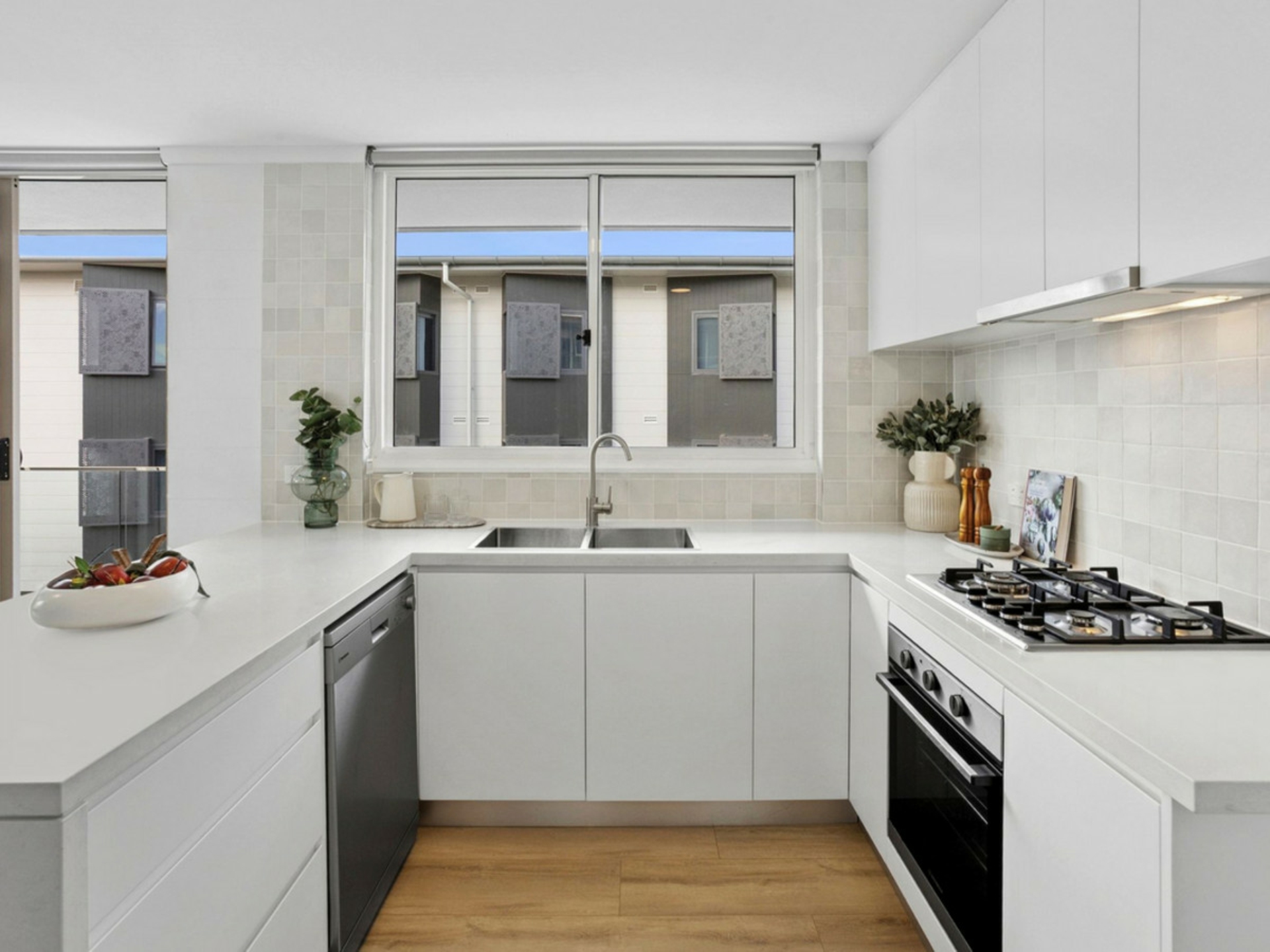 10/28 Darley Street — photo 3 of 12