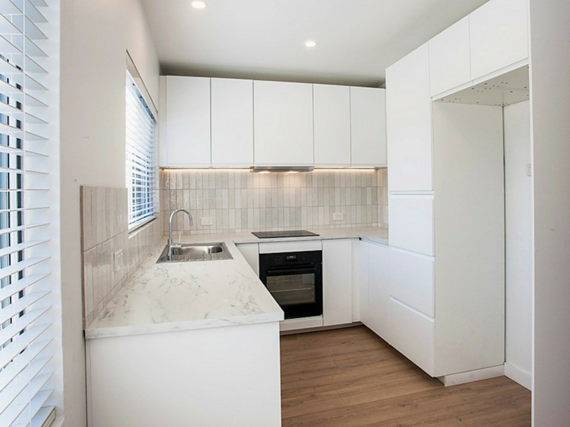 2/3 Bassett Street — photo from LJ Hooker Mona Vale