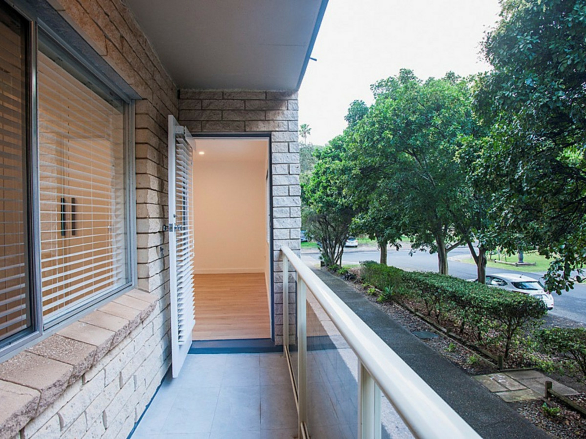 2/3 Bassett Street — photo 3 of 19