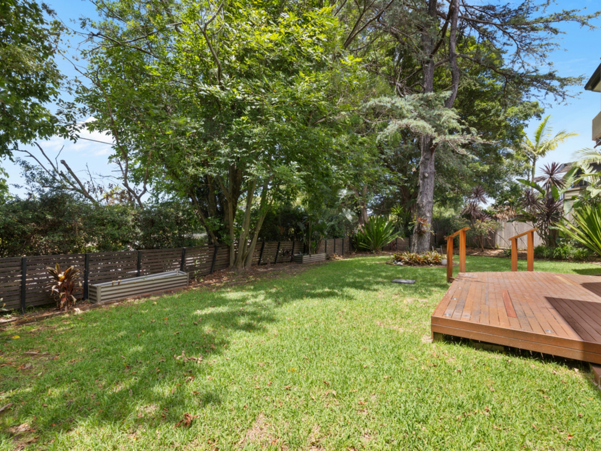 1/1819-1823 Pittwater Road — photo from LJ Hooker Mona Vale