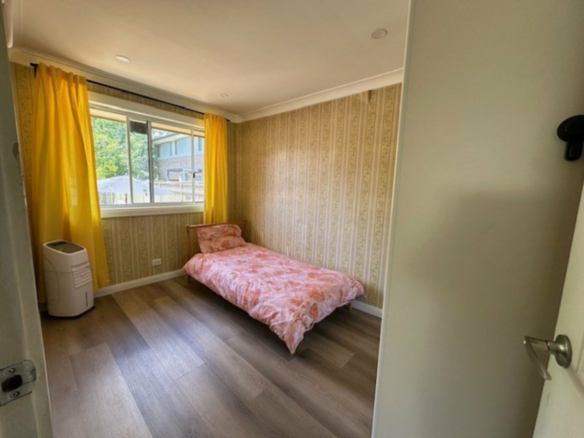 90 Great Western Highway, KINGSWOOD