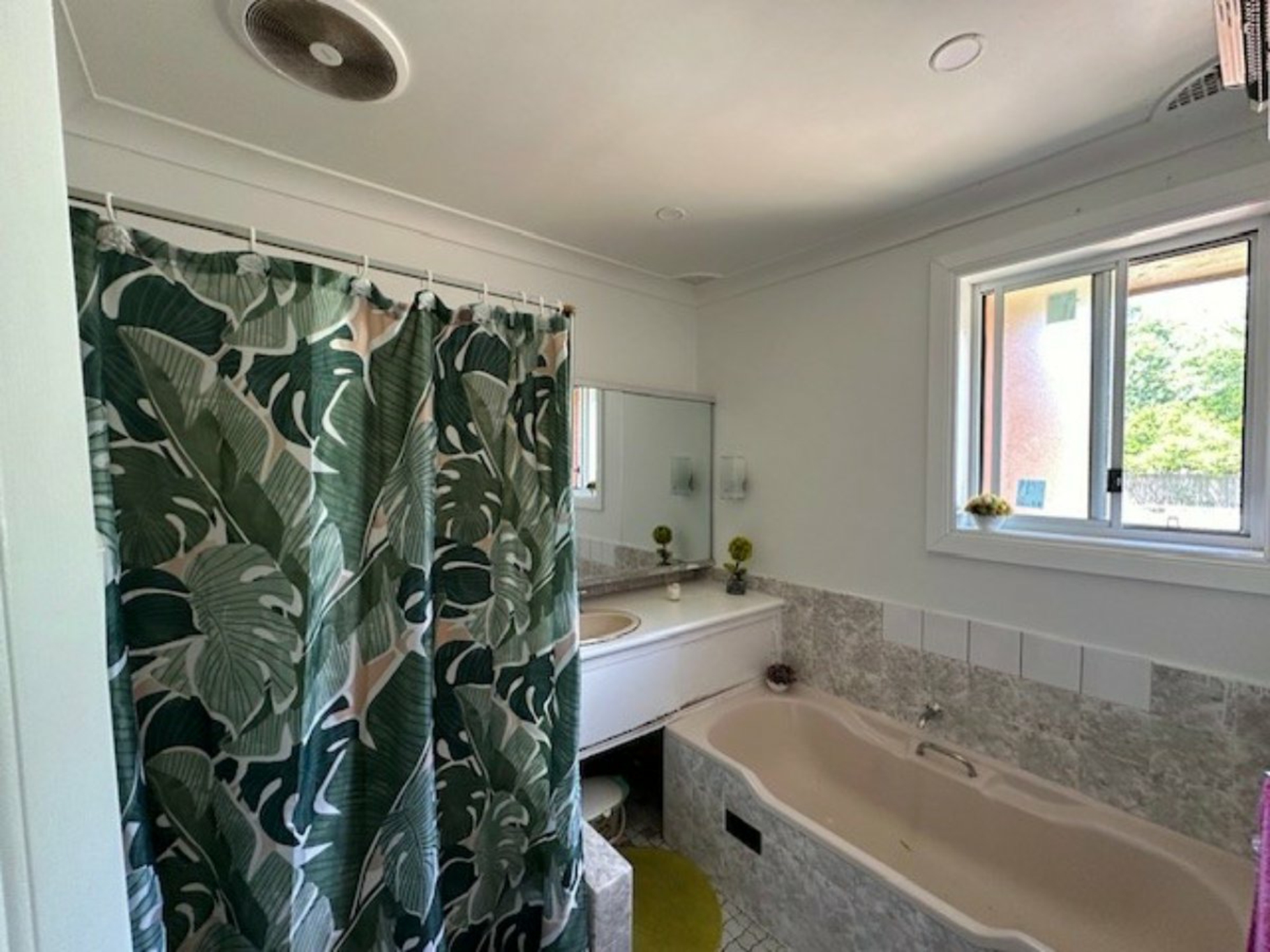 90 Great Western Highway, KINGSWOOD