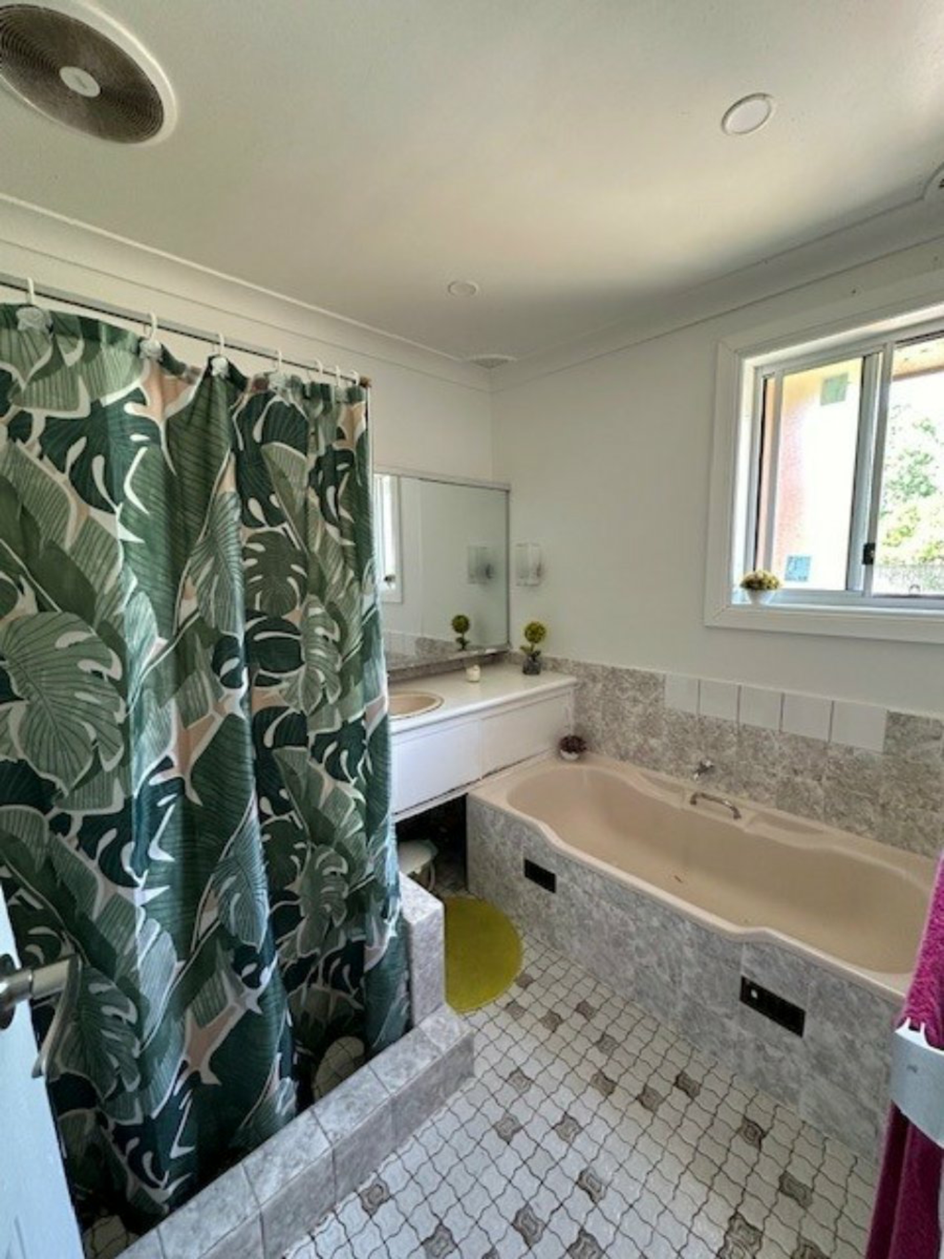 90 Great Western Highway, KINGSWOOD