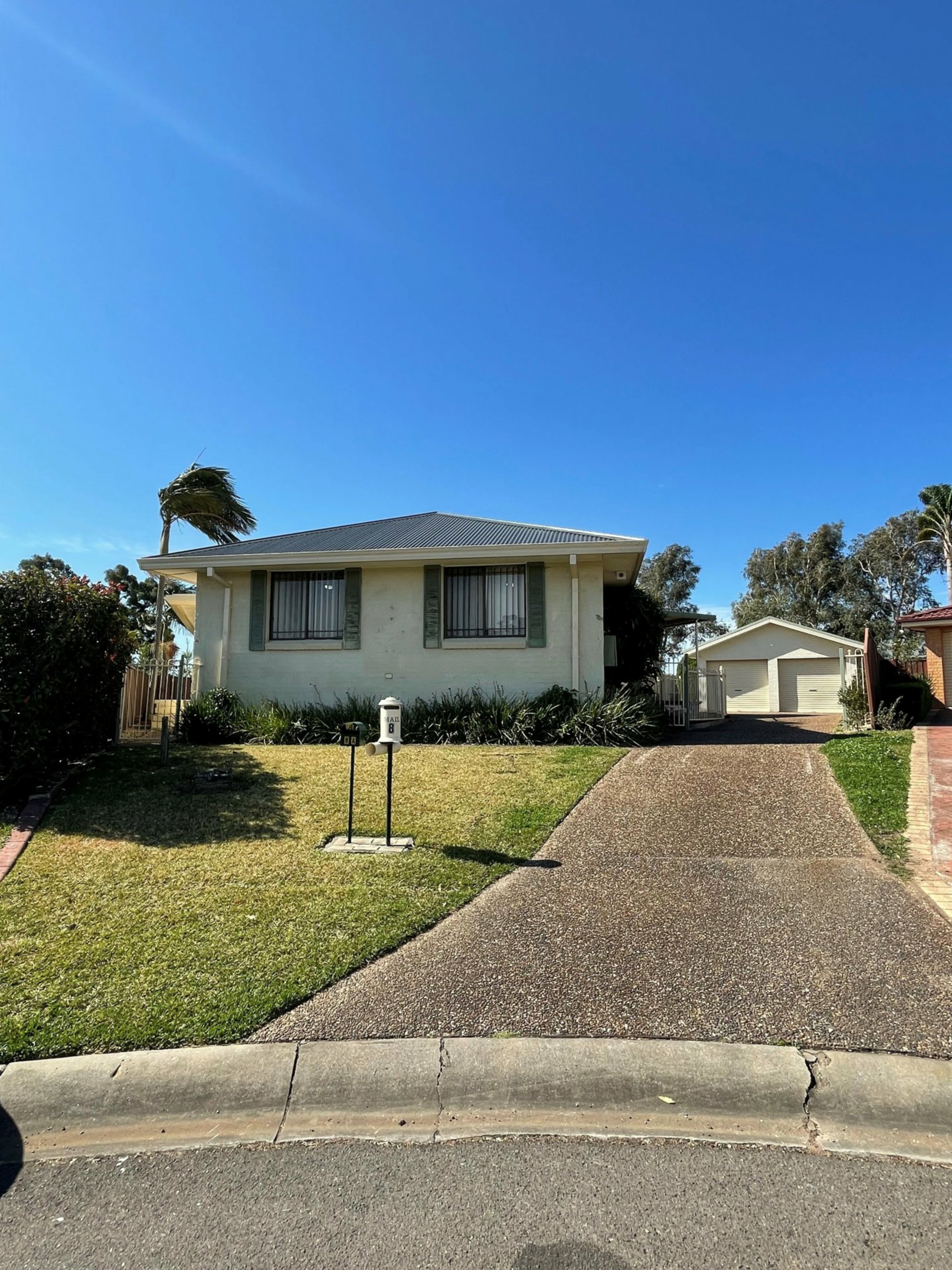 8 Jirang Place, GLENMORE PARK
