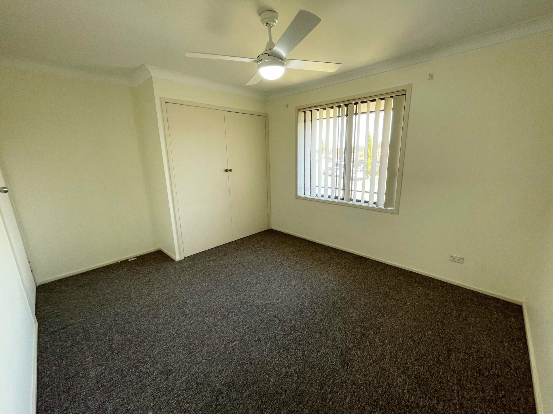 8 Jirang Place, GLENMORE PARK