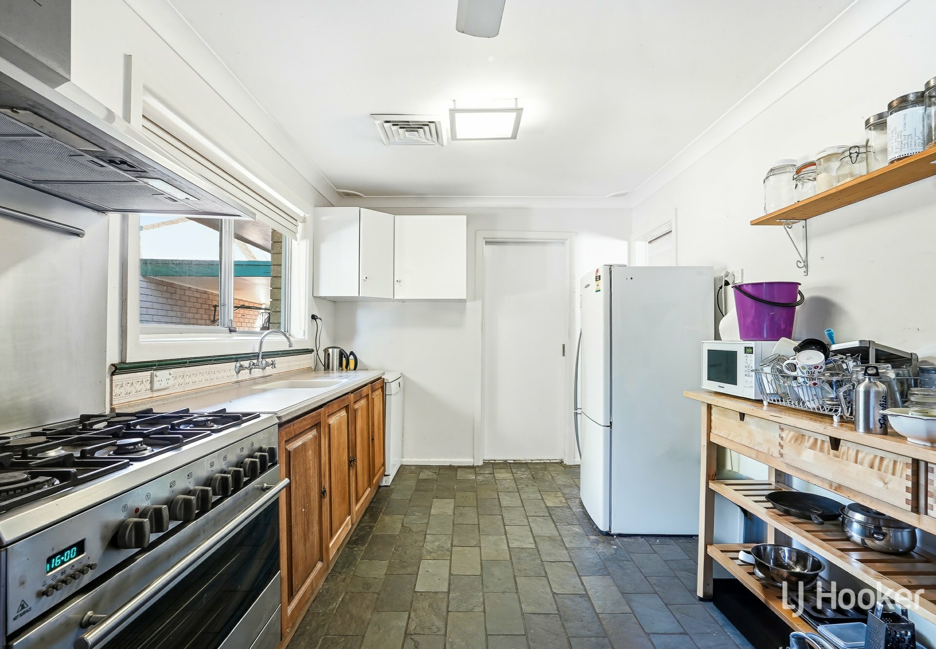 17 Strathdon Road — photo 6 of 23