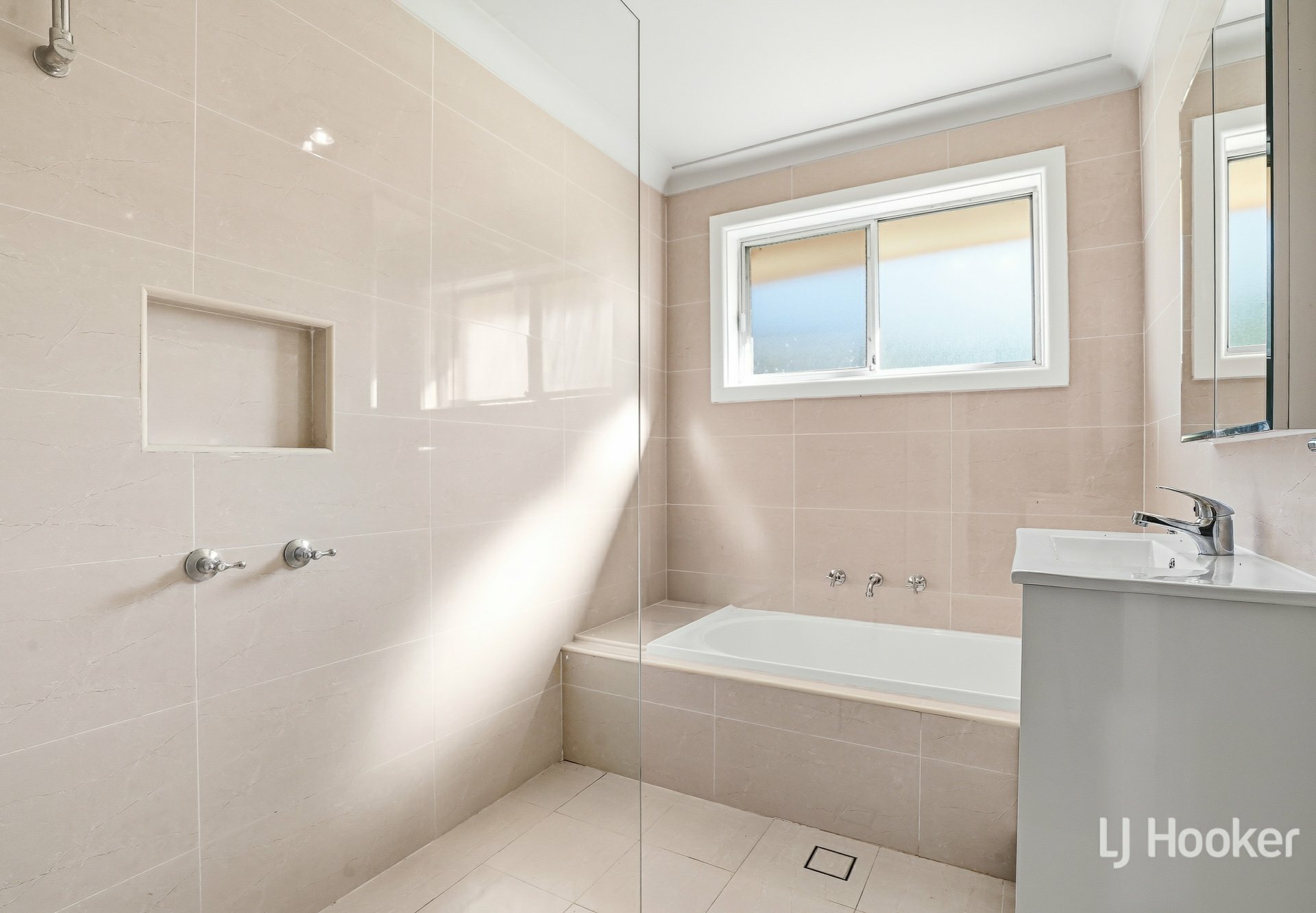 17 Strathdon Road — photo 20 of 23