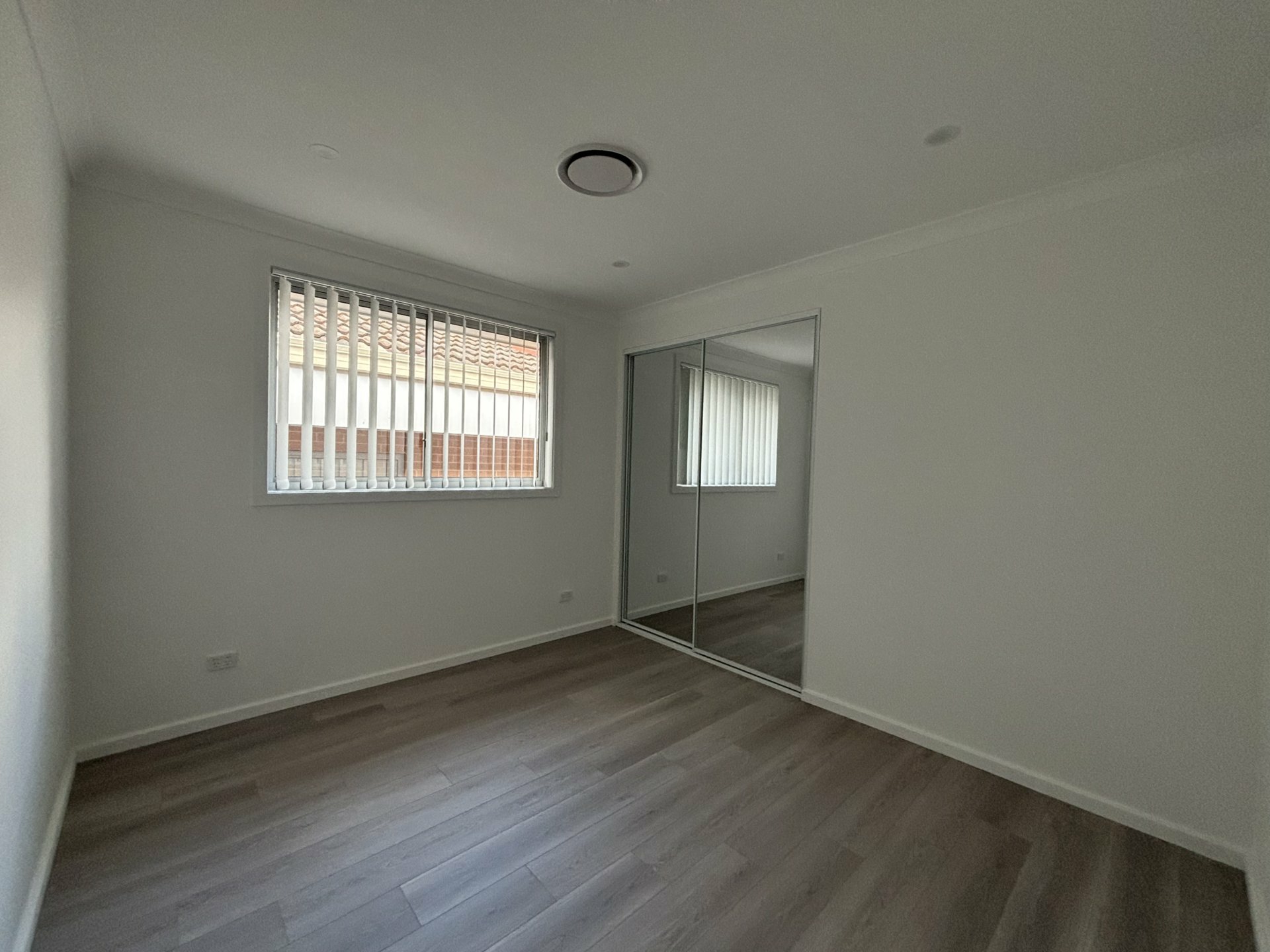 1 Warragamba Crescent — photo 9 of 13