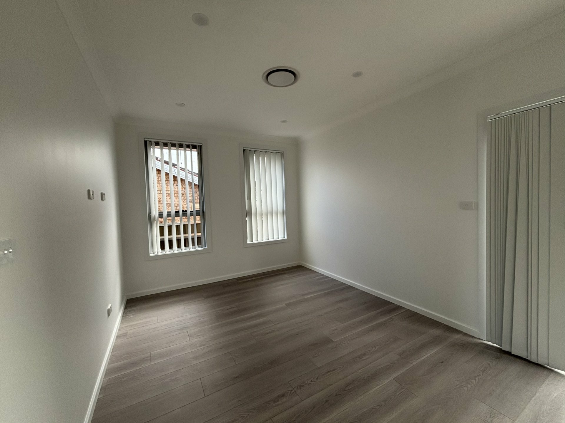 1 Warragamba Crescent — photo 10 of 13