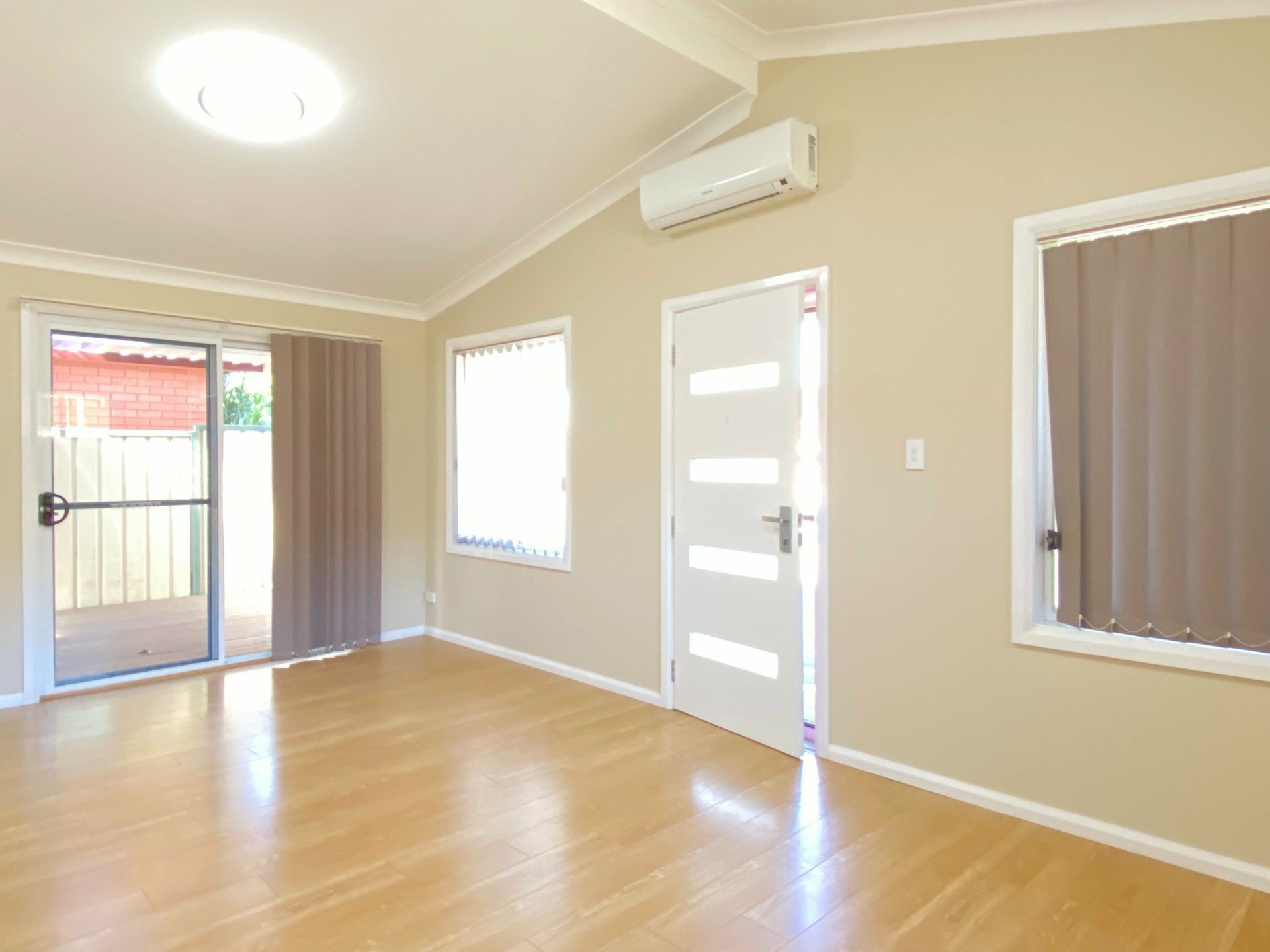 30A Racecourse Road — photo 3 of 9